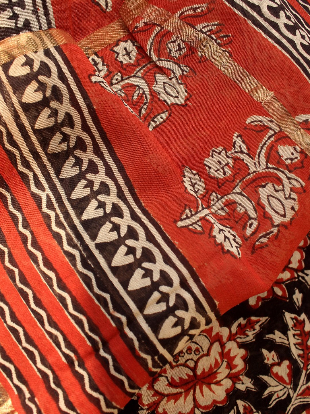 Black-and-red-roses-chanderi-block-print-dupatta