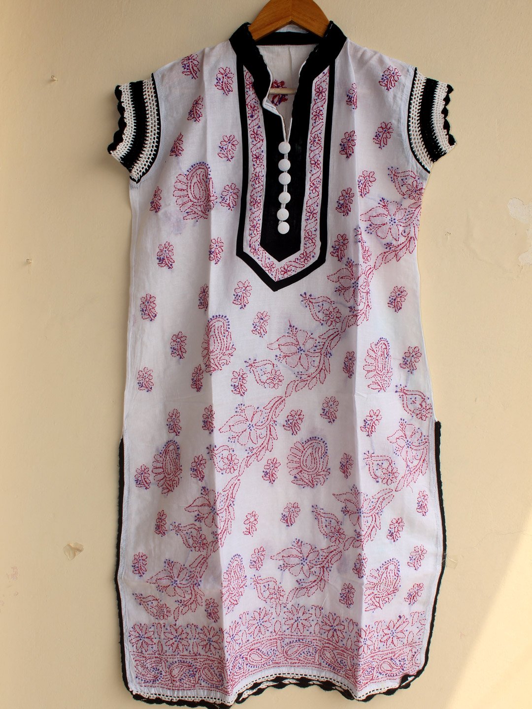 Chikankari-and-crochet-white-cotton-kurta Chikankari-and-crochet-white-cotton-kurta