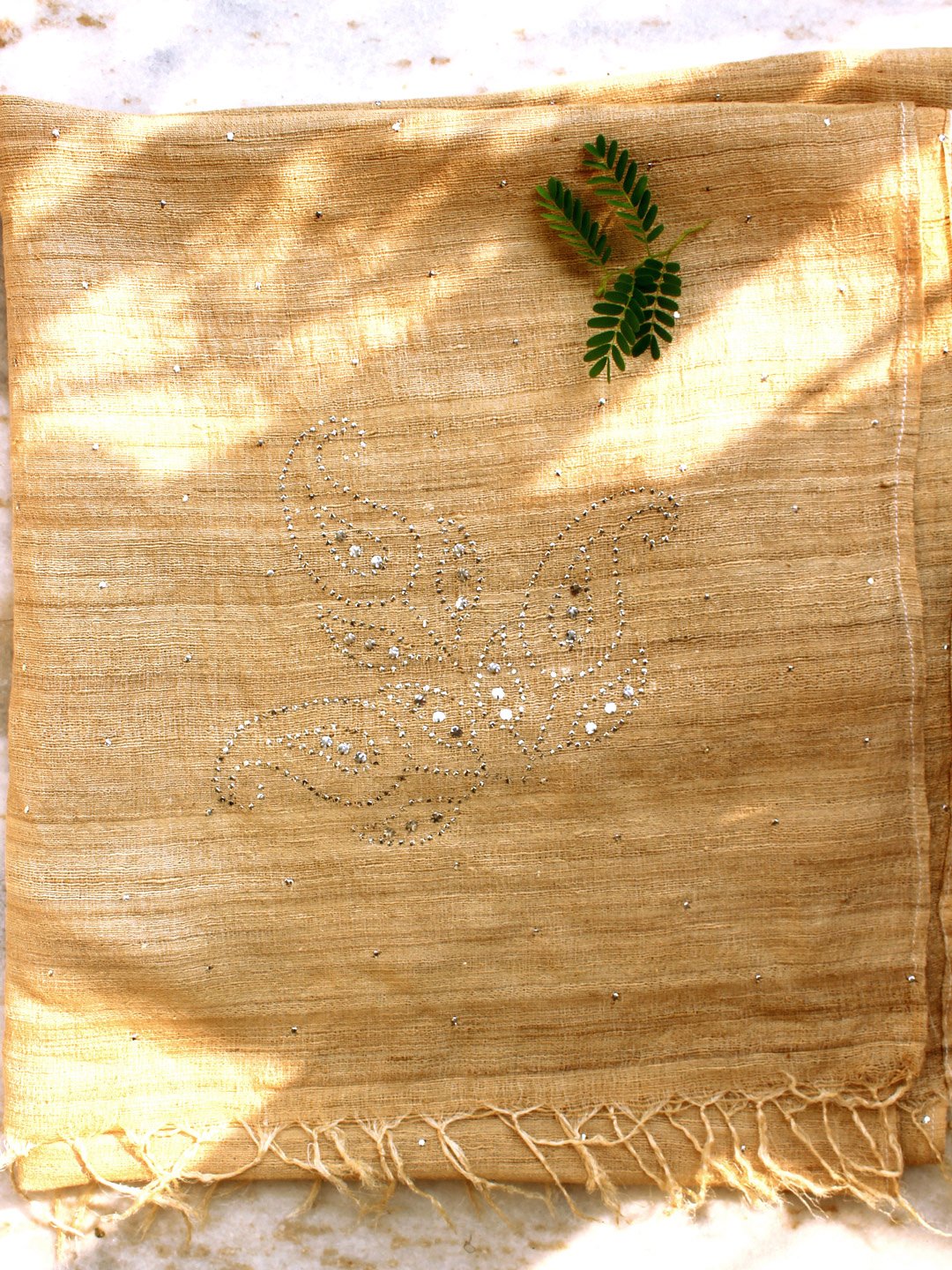 Fardi-mukaish-embroidered-tussar-silk-dupatta Fardi-mukaish-embroidered-tussar-silk-dupatta
