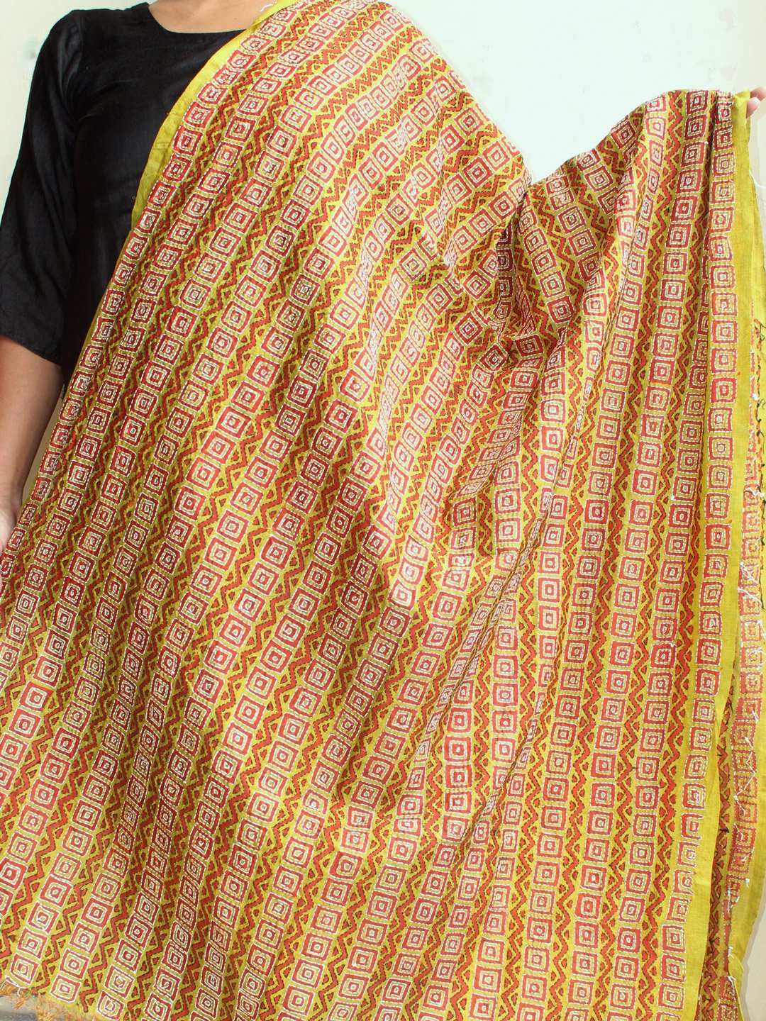 Golden-green-kanthawork-silk-dupatta Golden-green-kanthawork-silk-dupatta