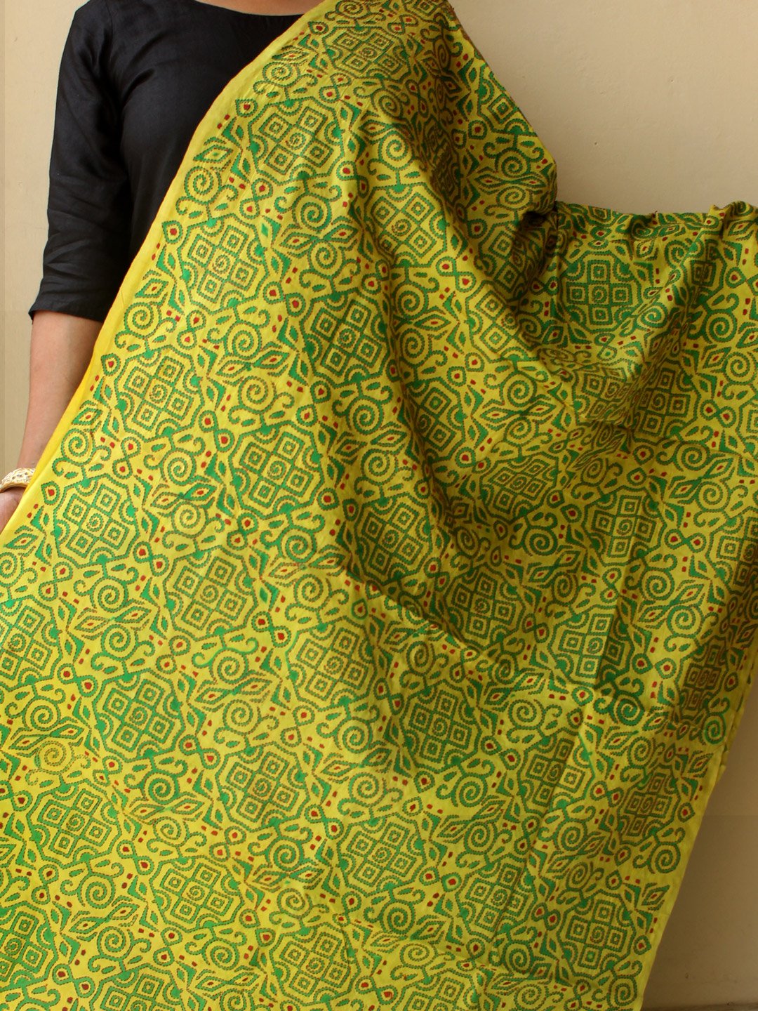 Green-and-yellow,-block-printed,-kanthawork-silk-dupatta Green-and-yellow,-block-printed,-kanthawork-silk-dupatta