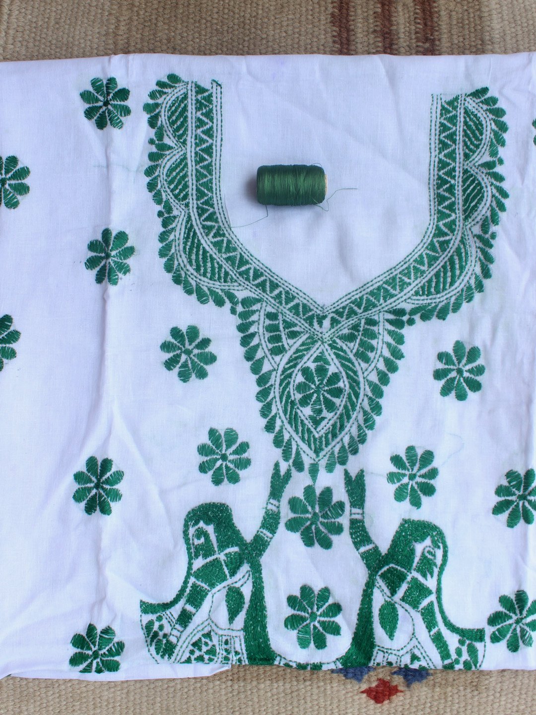 Green-kanthawork-on-white-cotton-kurta-fabric Green-kanthawork-on-white-cotton-kurta-fabric