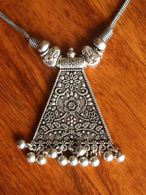 Oxidized-Silver-Finish-Vintage-Hand-Crafted-Necklace