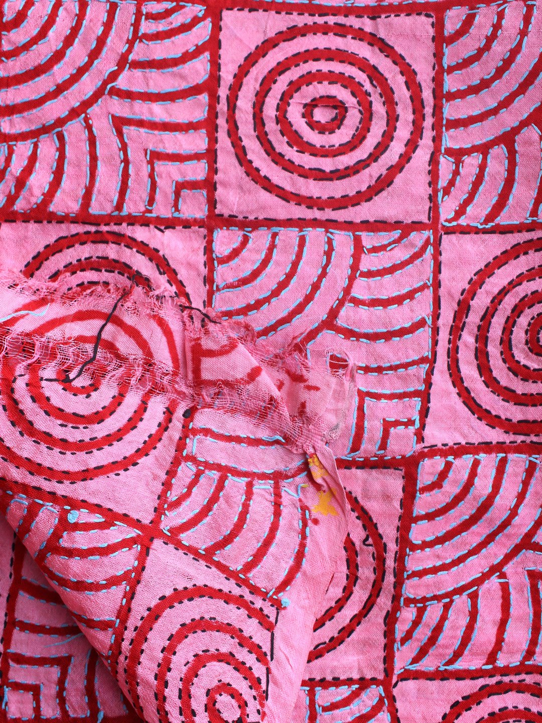 Pink-block-printed-kantha-embroidered-silk-dupatta Pink-block-printed-kantha-embroidered-silk-dupatta