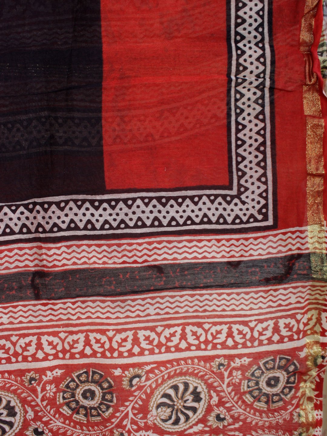 Red-and-black-silk-cotton-chanderi-silk-wrap