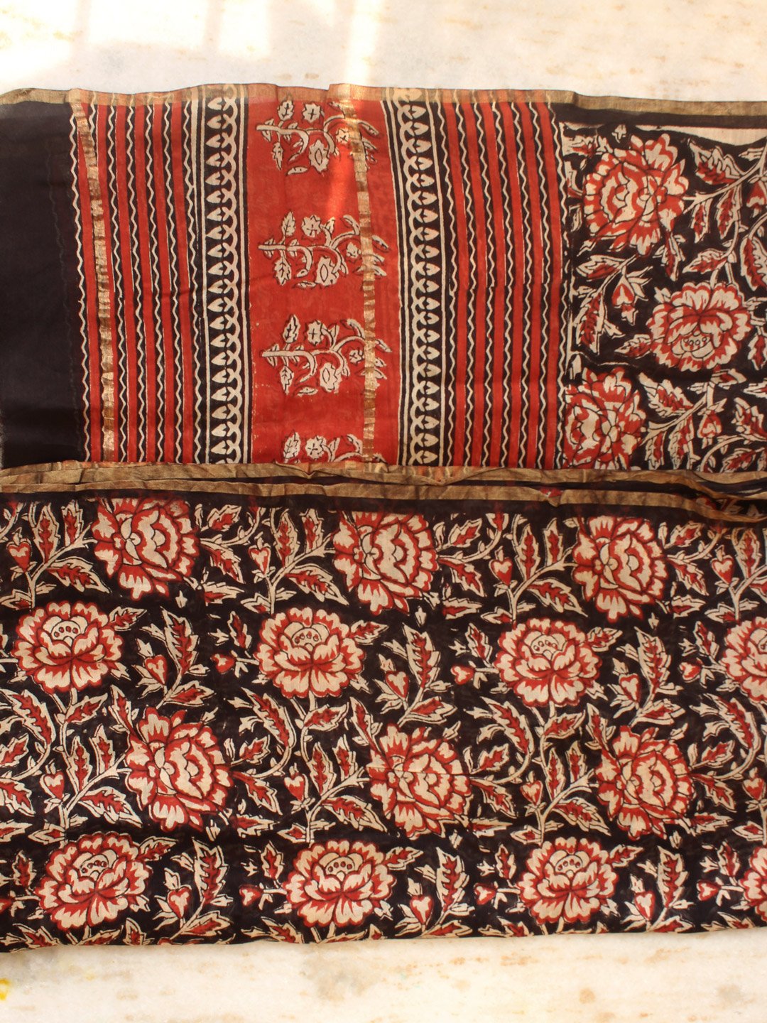 Red-and-block-roses-bagru-print-silk-cotton-dupatta