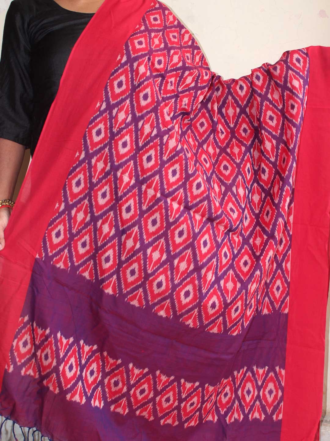 Red-and-purple-Ikat-cotton-dupatta Red-and-purple-Ikat-cotton-dupatta