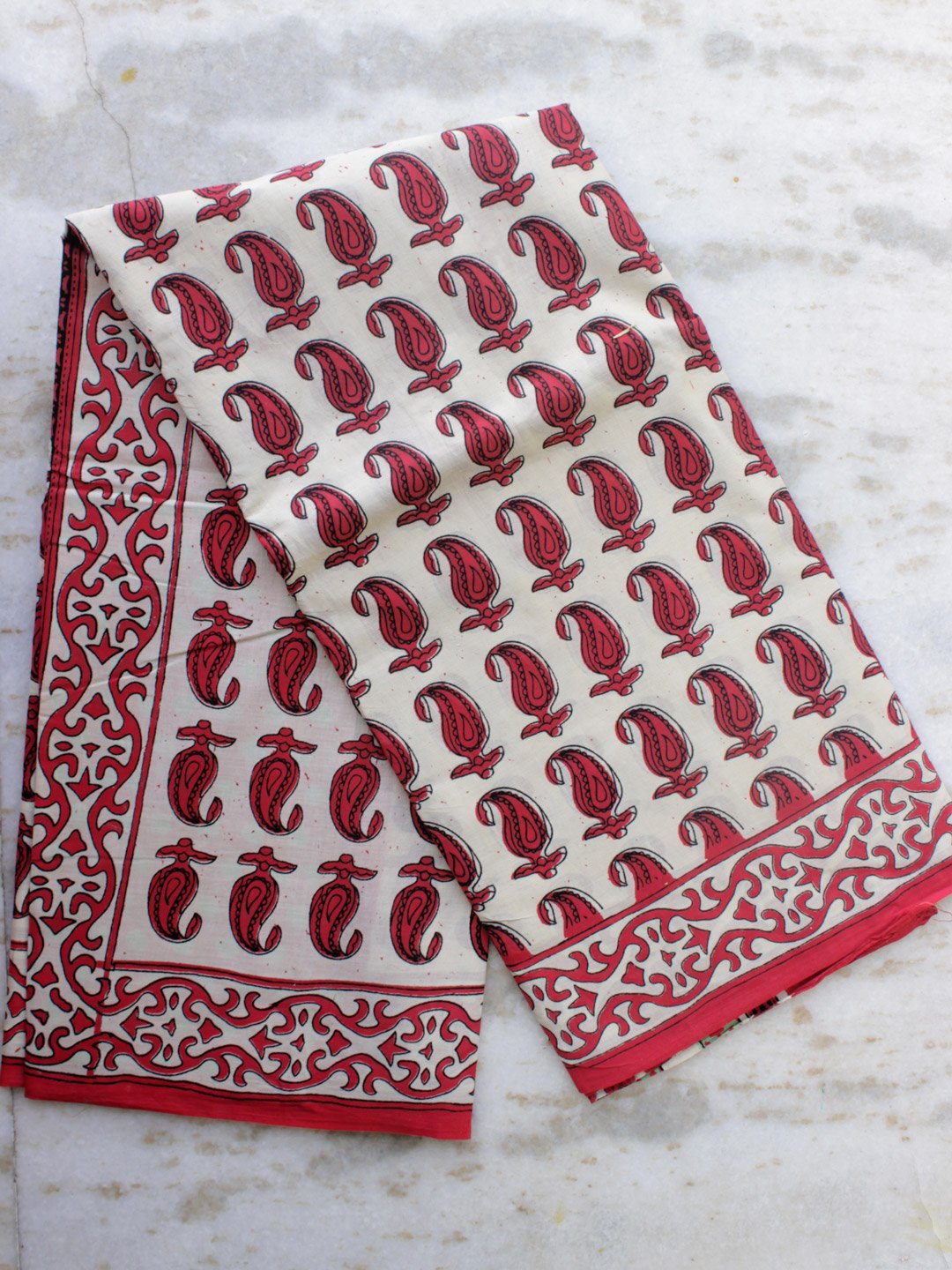 Red-block-printed-off-white-mul-cotton-sari Red-block-printed-off-white-mul-cotton-sari