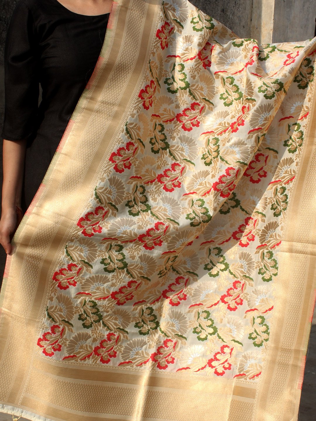 White-art-silk-kimkwab-Banarasi-Dupatta White-art-silk-kimkwab-Banarasi-Dupatta