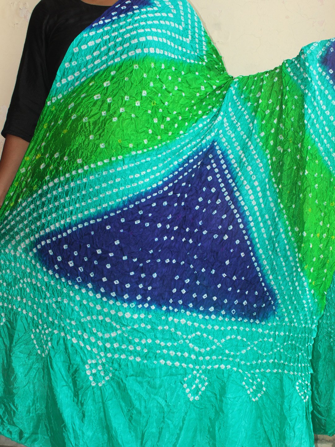 blue-and-green-polysilk-bandhani-dupatta blue-and-green-polysilk-bandhani-dupatta