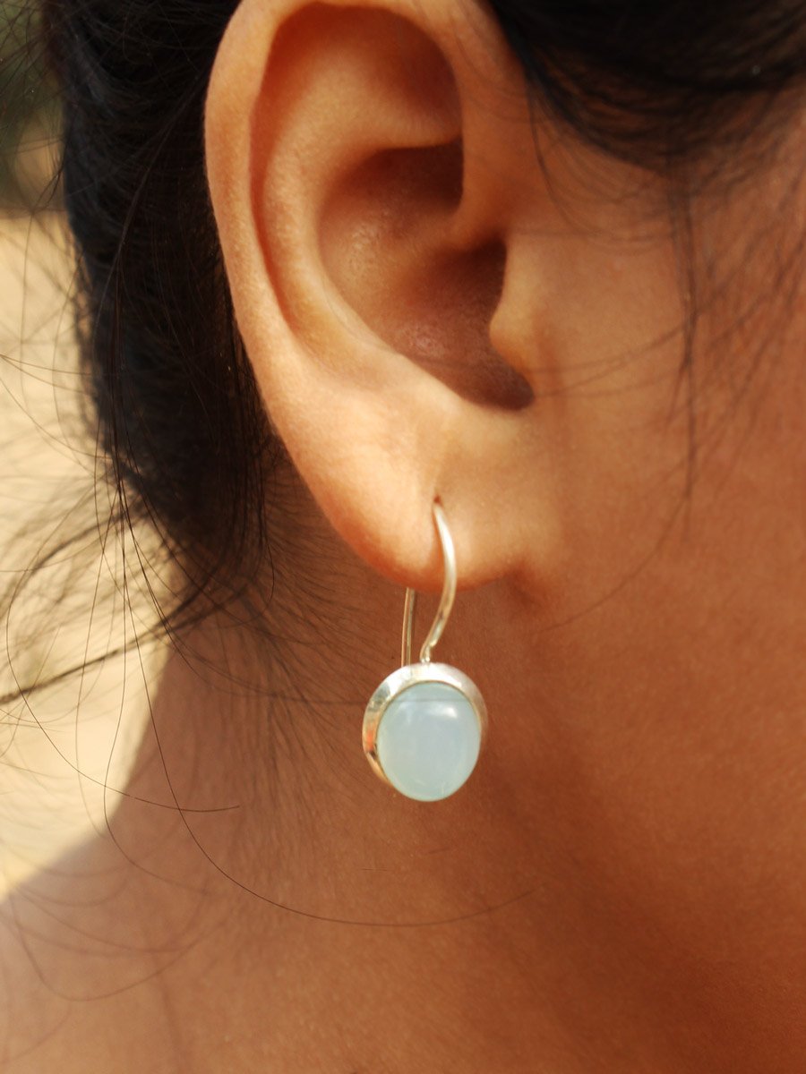 blue-moonstone-silver-earrings blue-moonstone-silver-earrings