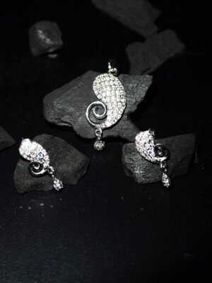 conch-shape silver and zircon earrings pendant set
