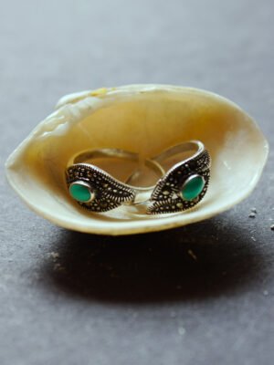 Green eyes- Jade and Silver Toe rings