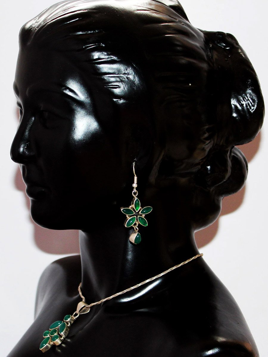 jade-fitted-silver-pendant-set jade-fitted-silver-pendant-set