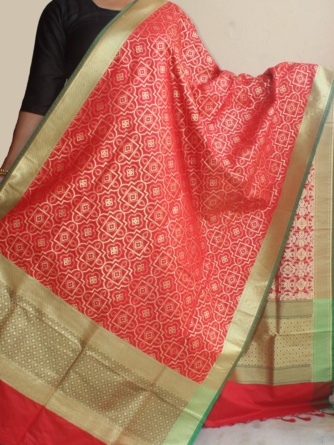 red-bandhani-pattern-zari-work-banarasi-dupatta red-bandhani-pattern-zari-work-banarasi-dupatta