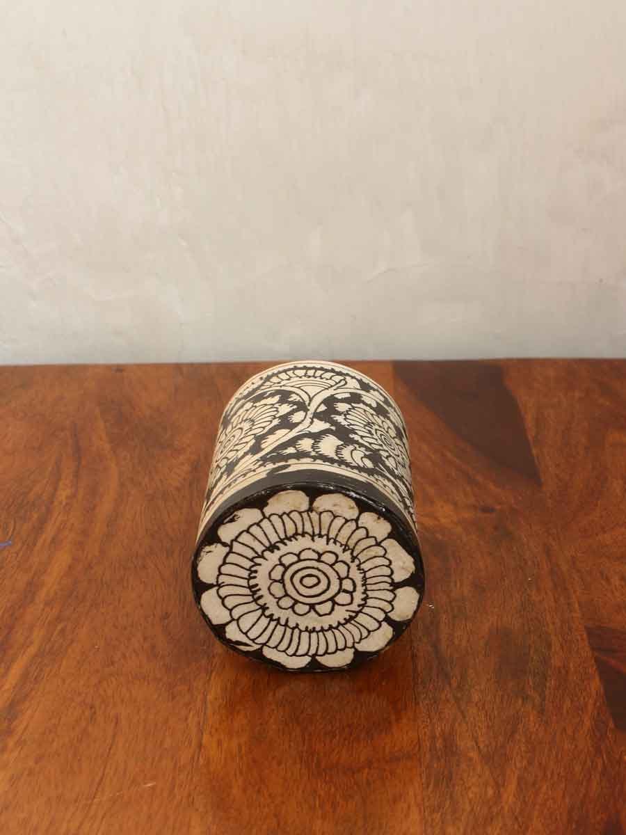 Black-white-tholu-bommalata-pen-stand