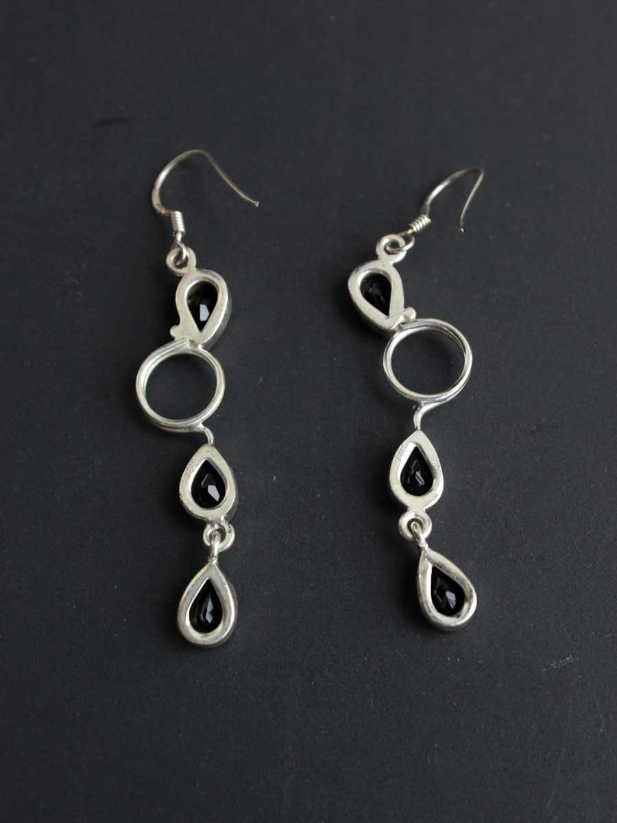 Black-stone,-Contemporary-real-silver-dangle-earrings
