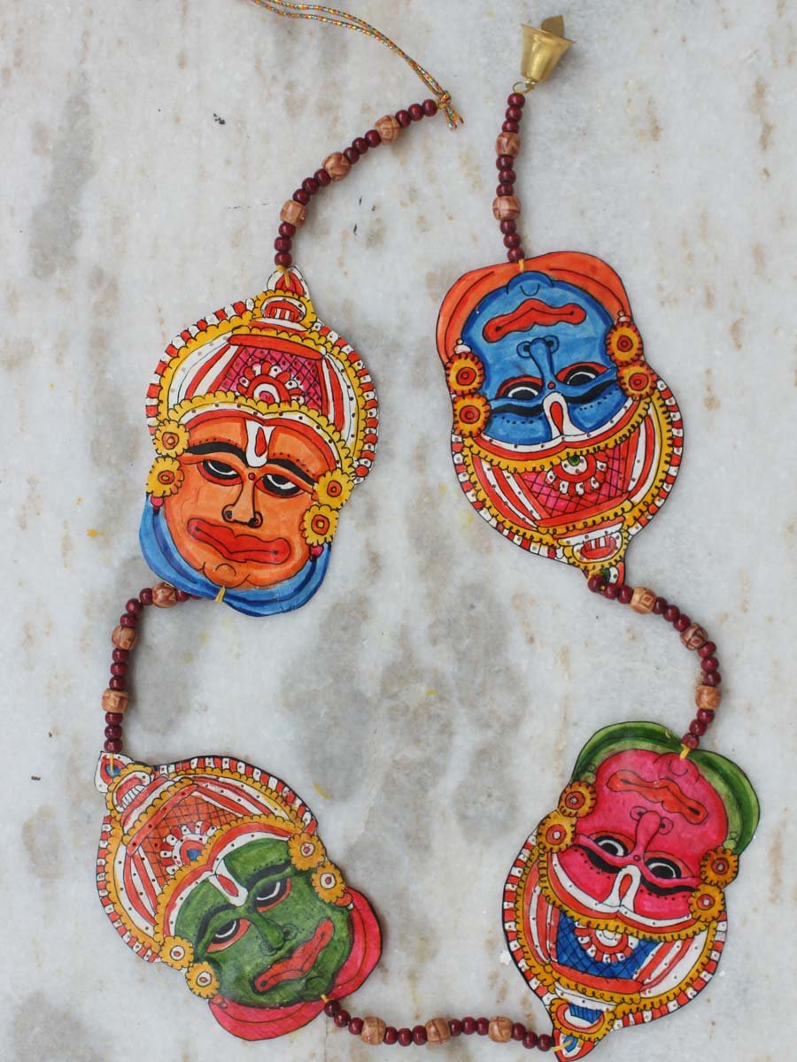 Kathakali-face-tholu-bommalata-wall-hanging Kathakali-face-tholu-bommalata-wall-hanging