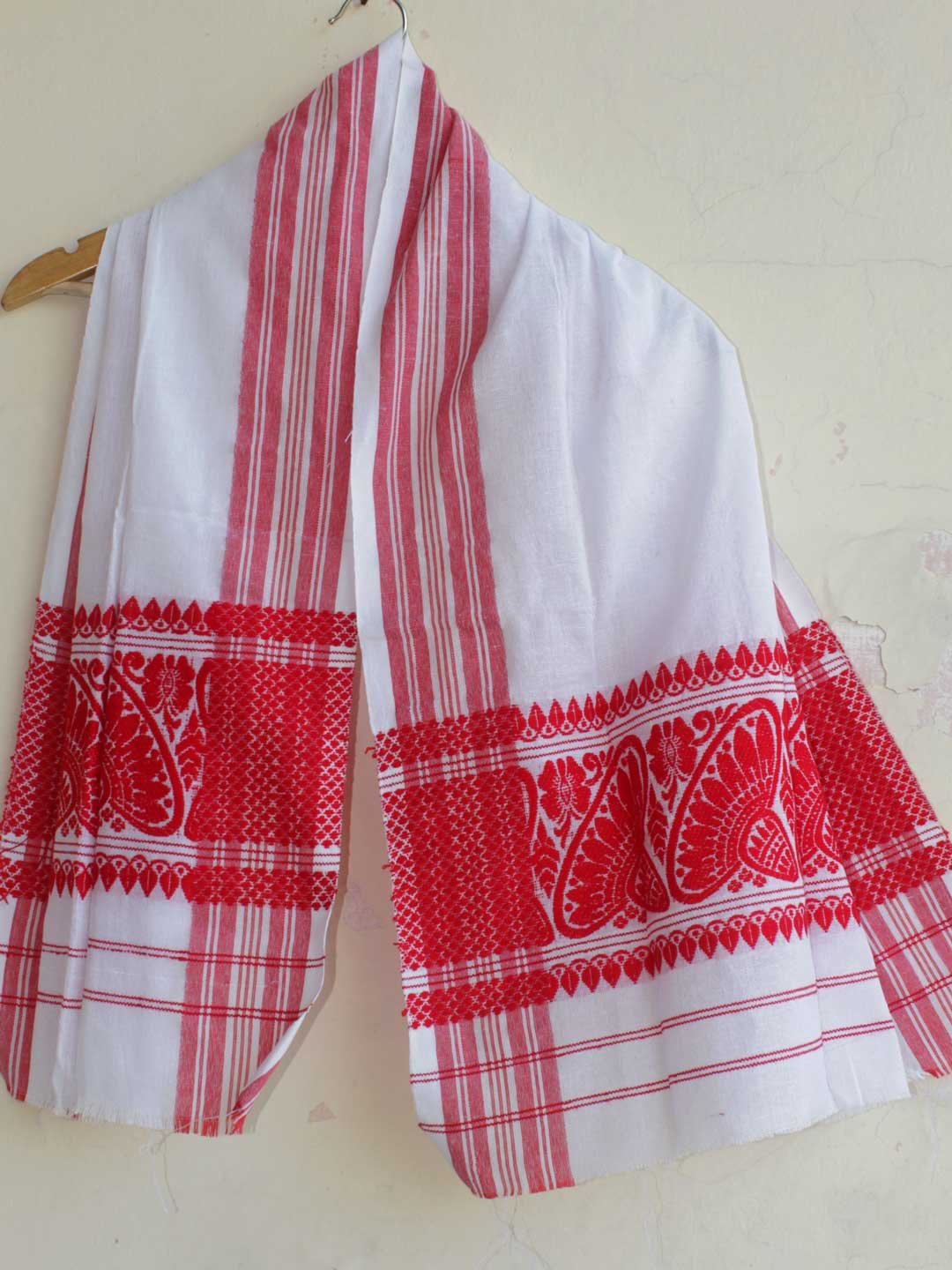 Jaapi-motif,-cotton-assamese-gamosa Jaapi-motif,-cotton-assamese-gamosa