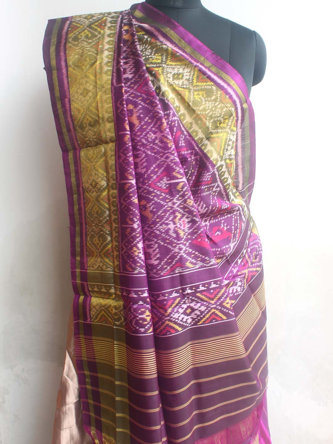 Purple-and-golden-Patola-silk-dupatta-Shilphaat Purple-and-golden-Patola-silk-dupatta-Shilphaat