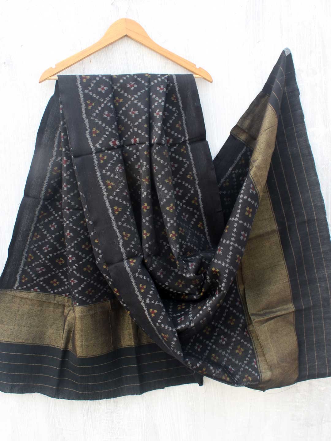 Black-handwoven-patola-woolen-shawl Black-handwoven-patola-woolen-shawl