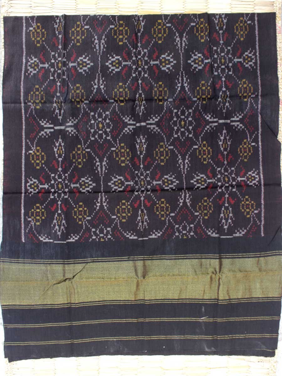Reddish-Black-handwoven-patola-woolen-shawl-shilphaat