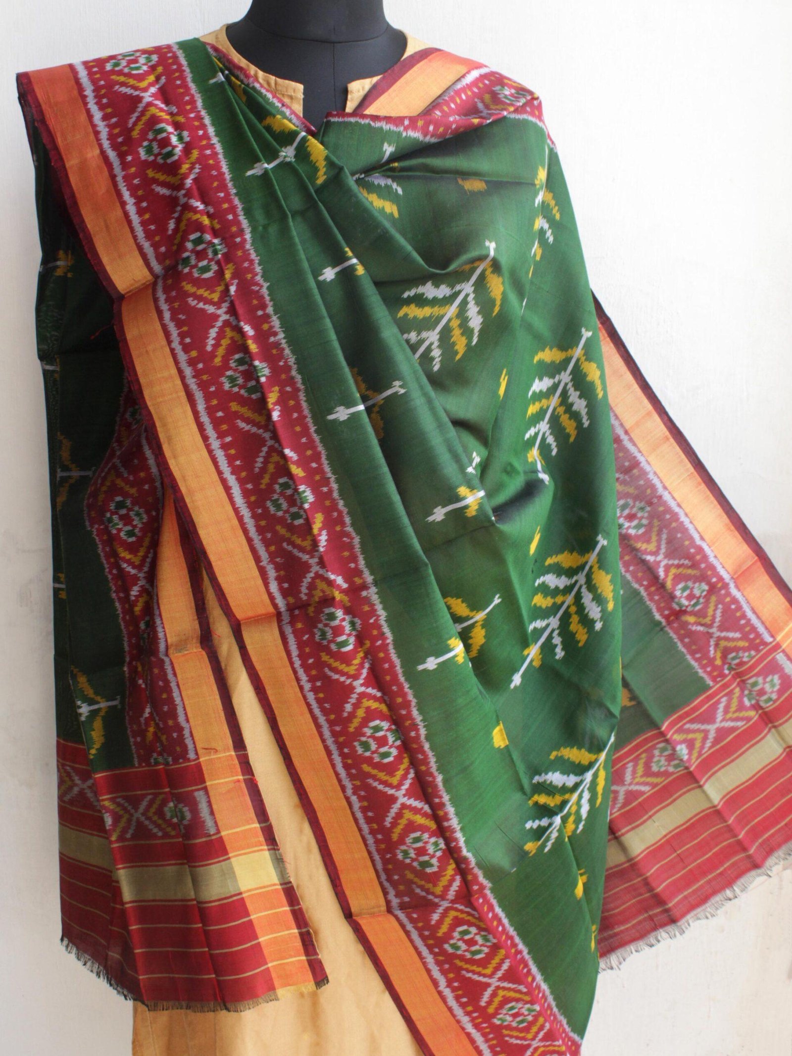 Red-and-Green-Patan-Patola-silk-dupatta Red-and-Green-Patan-Patola-silk-dupatta at Shilphaat.com
