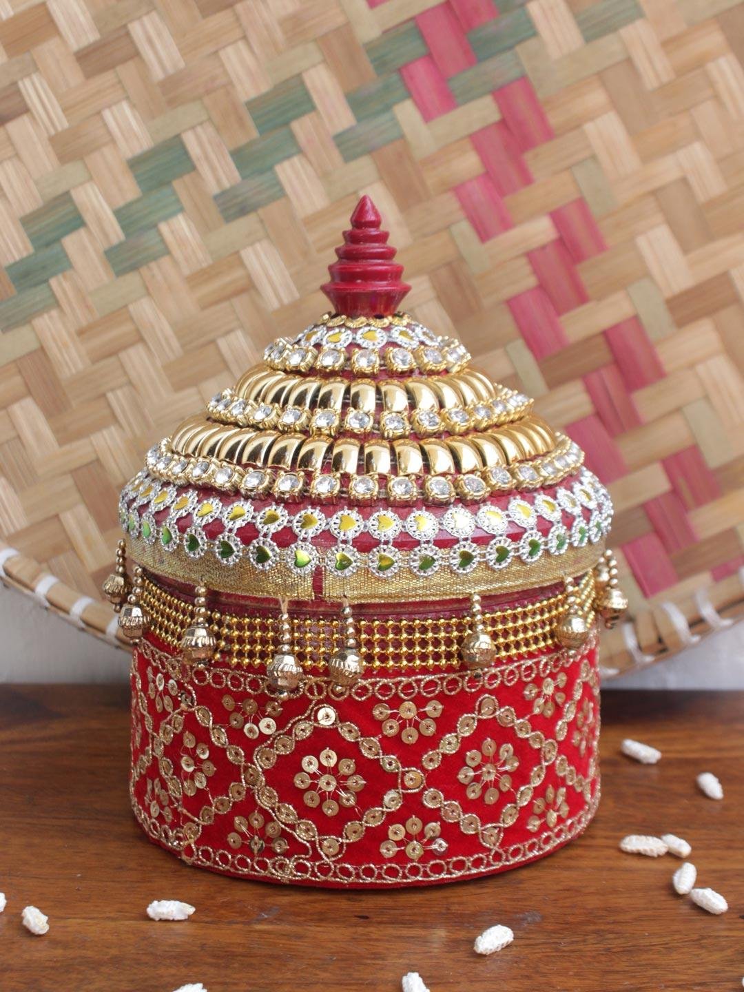 Red-and-golden-lace-Big-wooden-sindoor-box Red-and-golden-lace-Big-wooden-sindoor-box at Shilphaat.com