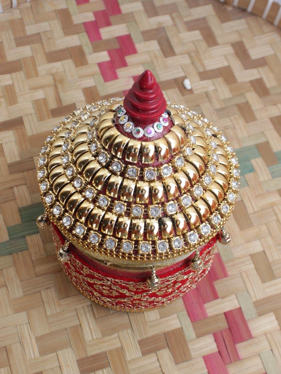 Red-and-golden-lace-medium-wood-Sindhora Red-and-golden-lace-medium-wood-Sindhora at Shilphaat.com